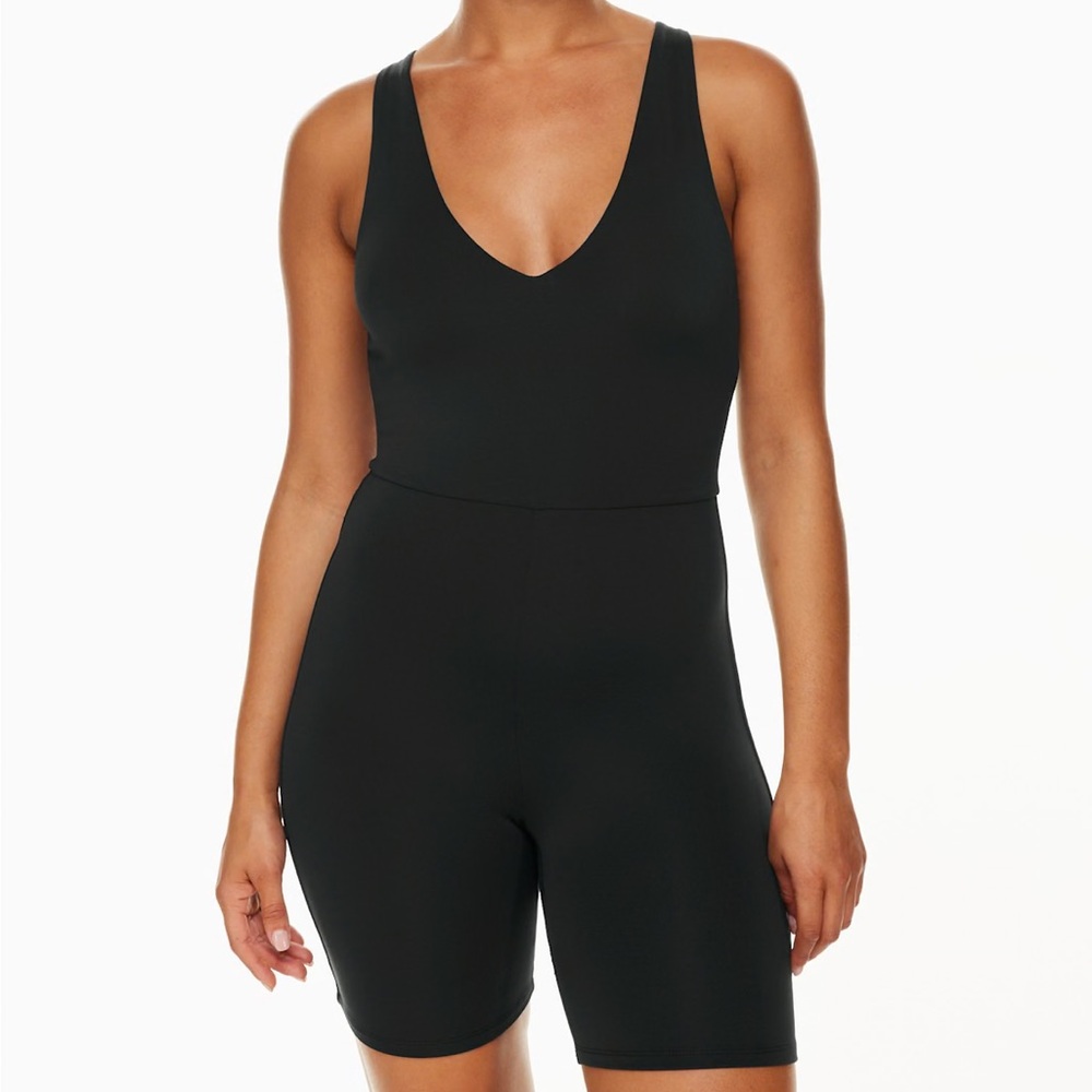 NWT Aritzia Babaton CONTOUR V-NECK ROMPER black
